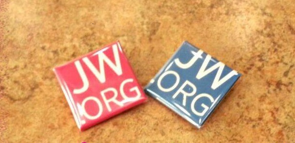 BOTÓN CUADRADO PLÁSTICO GRANDE JW AZUL (4X4CM)